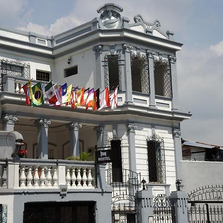 Petronio'S Hostel Cali Exterior photo