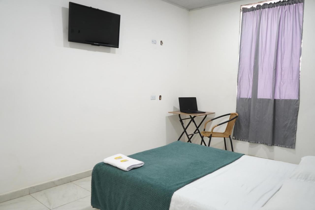 Petronio'S Hostel Cali Exterior photo